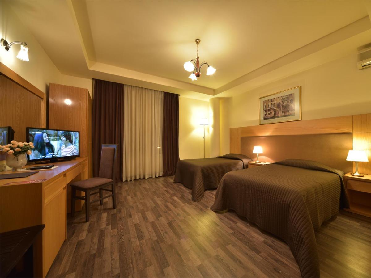 Hotel Doro City Тирана Екстериор снимка