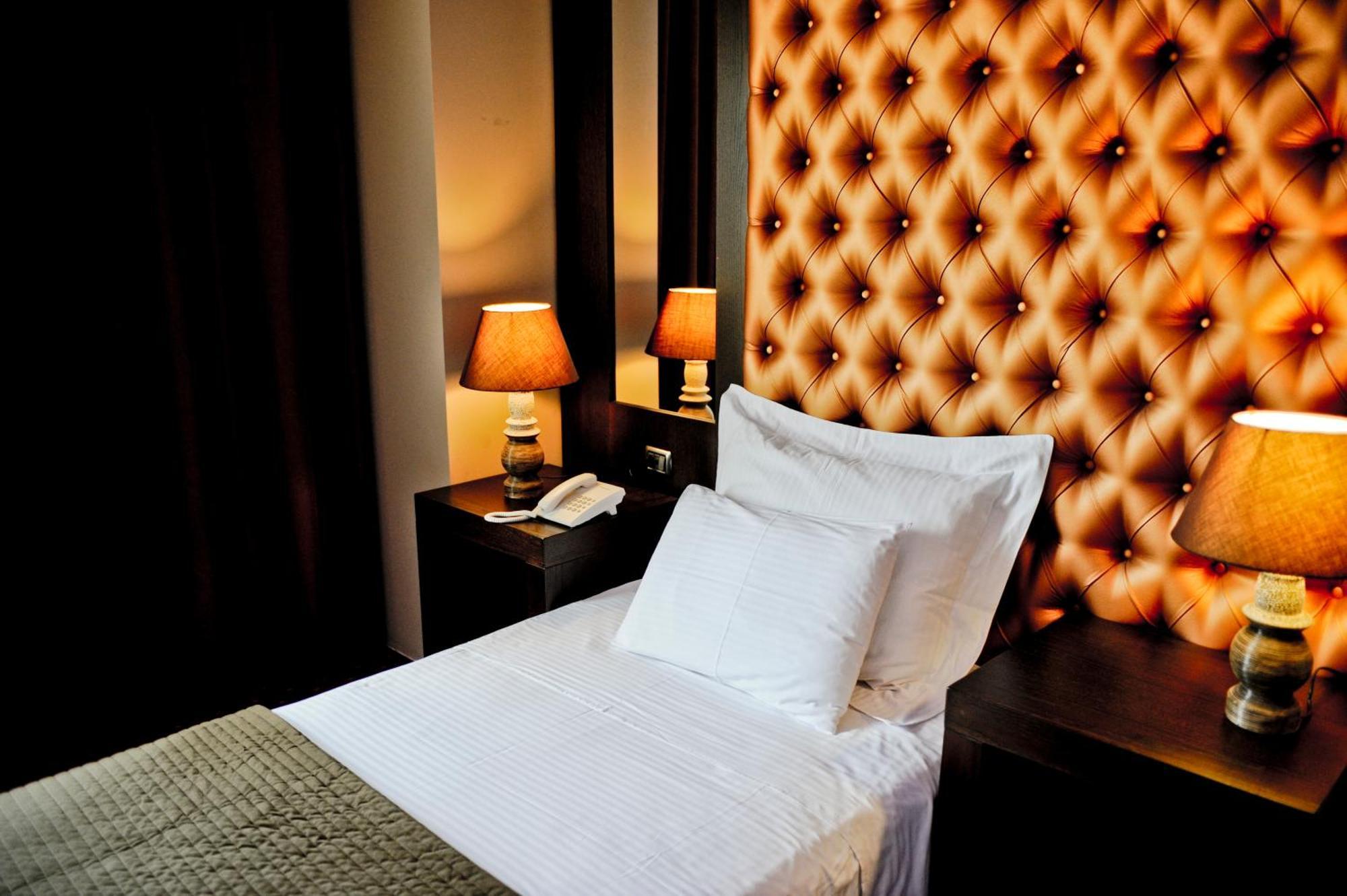 Hotel Doro City Тирана Екстериор снимка