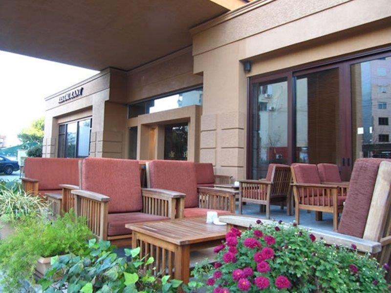 Hotel Doro City Тирана Екстериор снимка