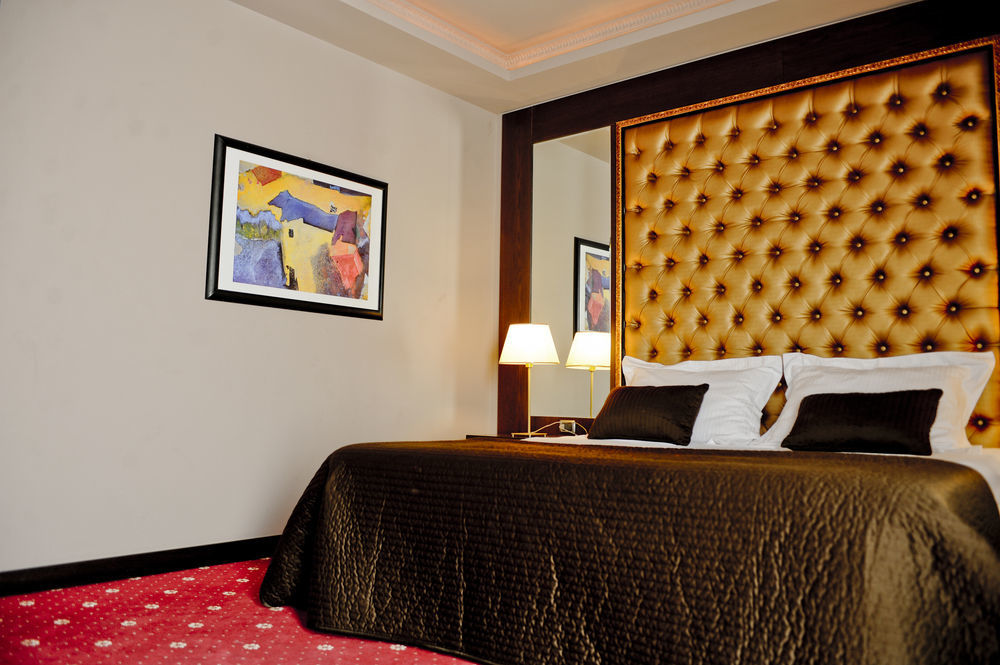 Hotel Doro City Тирана Екстериор снимка